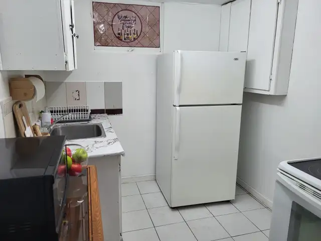 ✨ Spacious Furnished Bedroom for Rent in Prime Mississauga - Photo 4