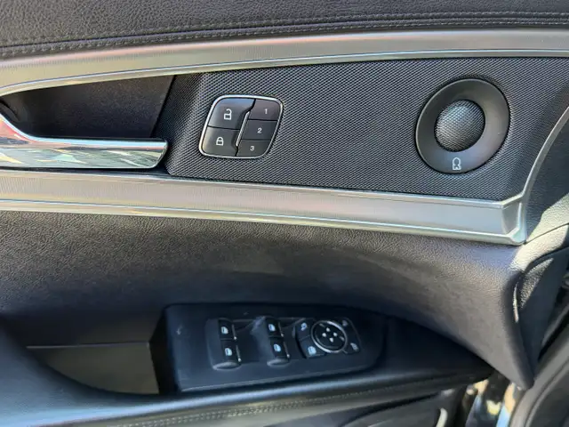 2016 Lincoln MKX Reserve AWD 1 OWNER/MUST BE SEEN! - Photo 11