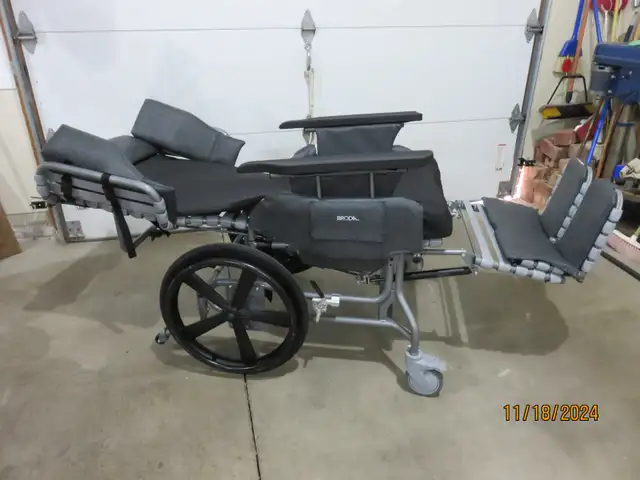 Wheelchair - Photo 3