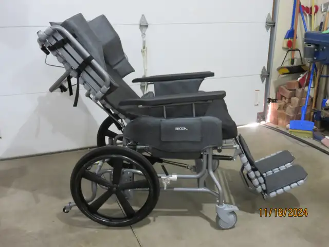 Wheelchair - Photo 4