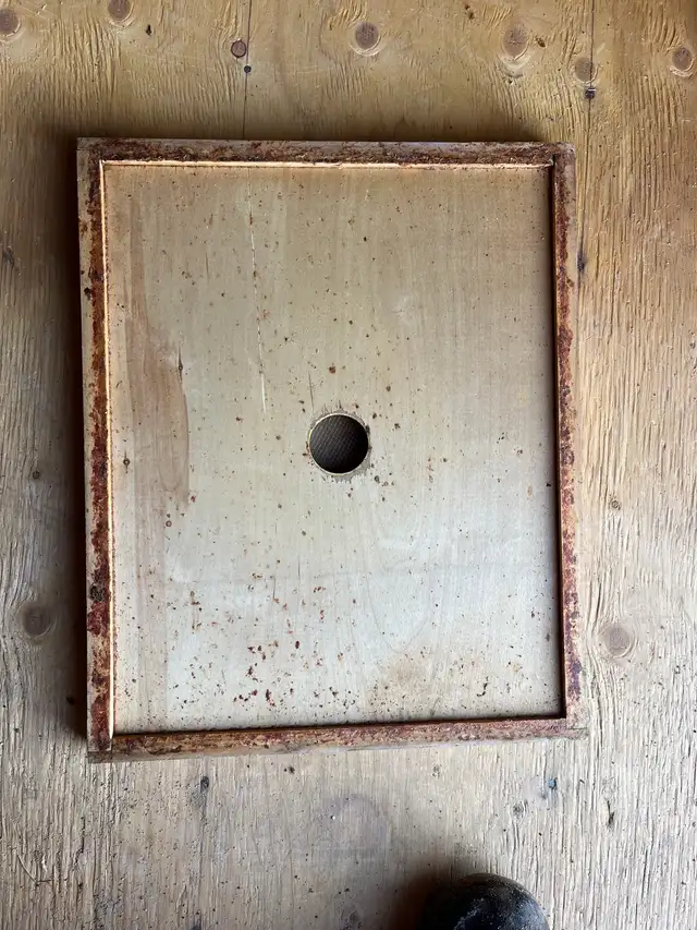 Bee Hive - Bee Escape Board