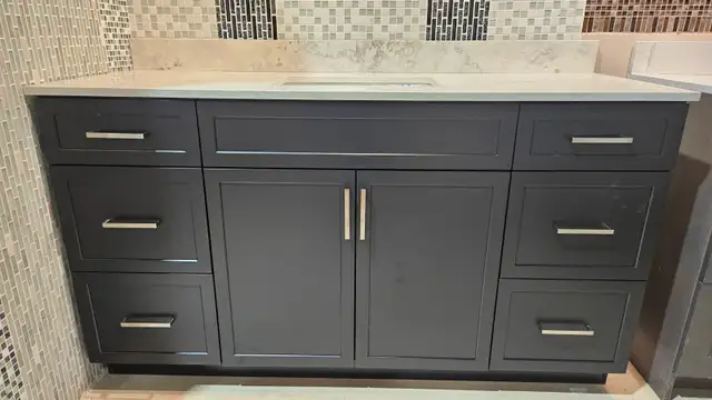 Floor model 24' vanity with countertop - Photo 4