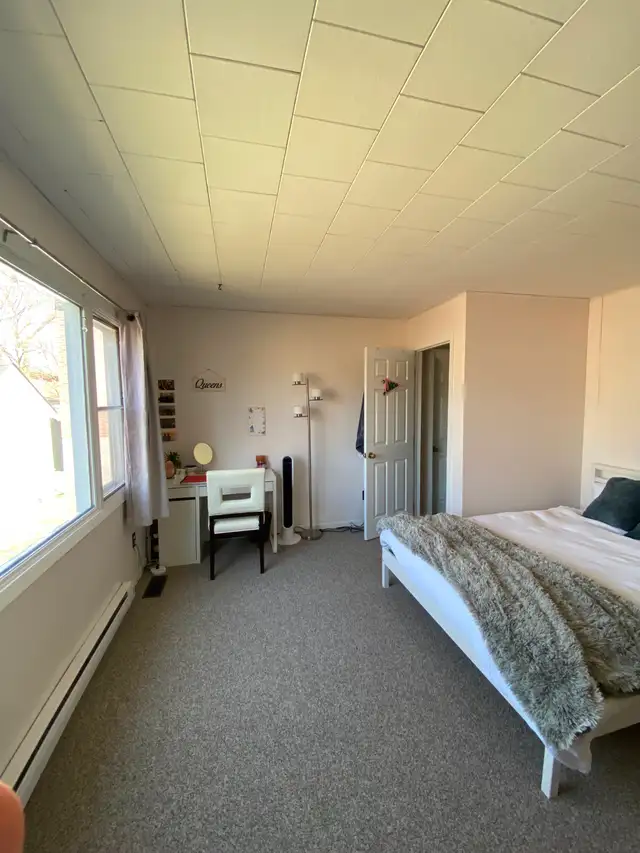 Summer Sublet Available - May 1-August 31 - 224 Collingwood St. - Photo 3