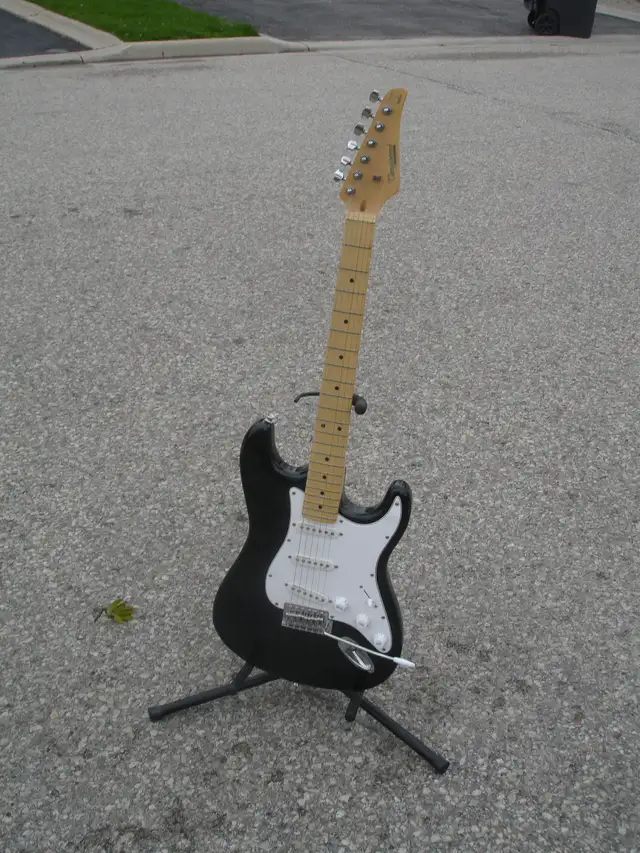 SELLING A TANGLEWOOD DISCOVERY DBT 6 ELECTIC GUITAR WITH STAND! - Photo 4