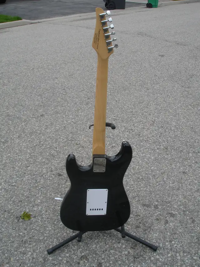 SELLING A TANGLEWOOD DISCOVERY DBT 6 ELECTIC GUITAR WITH STAND! - Photo 5