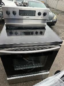 Stove - 30 Samsung - Electric Range - SS - Used
