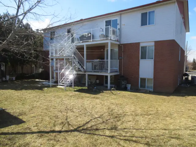 Big 6 1/2 in Île Bizard- with a basement - Photo 9