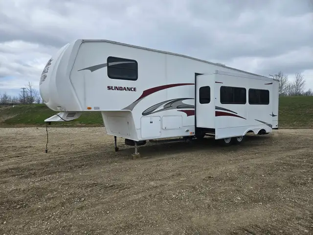 2009 Heartland 3300RC 33 Ft T/A Toy Hauler Fifth Wheel Sundance