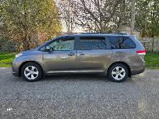 2012 Toyota Sienna LE 8-Pass P. Sliding doors , Bluetooth, Rever