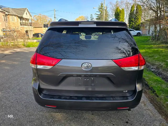2012 Toyota Sienna LE 8-Pass P. Sliding doors , Bluetooth, Rever - Photo 6