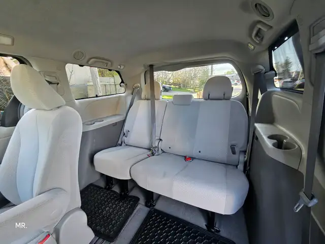 2012 Toyota Sienna LE 8-Pass P. Sliding doors , Bluetooth, Rever - Photo 12