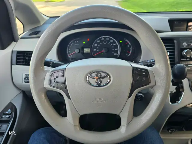 2012 Toyota Sienna LE 8-Pass P. Sliding doors , Bluetooth, Rever - Photo 18