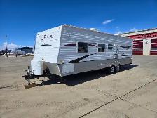 2010 Zinger 27Ft T/A Travel Trailer