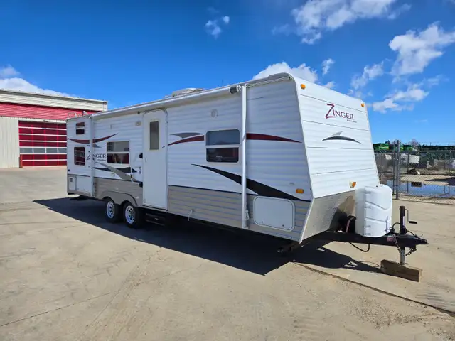 2010 Zinger 27Ft T/A Travel Trailer - Photo 2