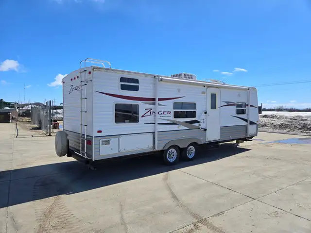 2010 Zinger 27Ft T/A Travel Trailer - Photo 3