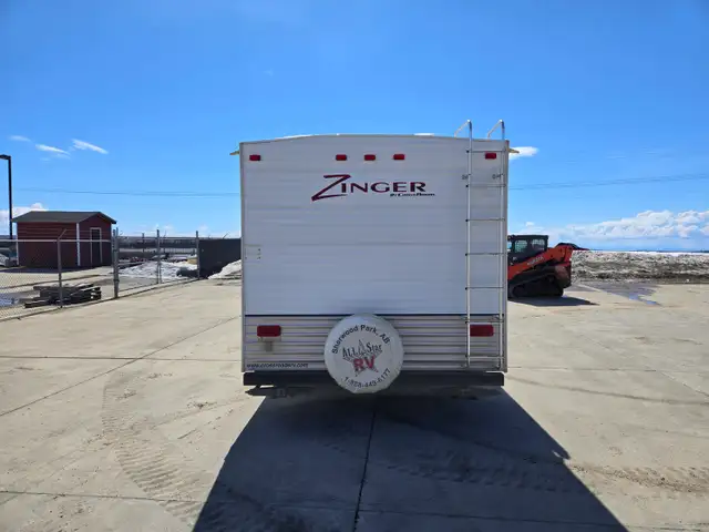 2010 Zinger 27Ft T/A Travel Trailer - Photo 6