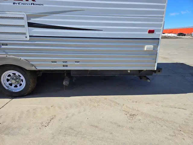 2010 Zinger 27Ft T/A Travel Trailer - Photo 9