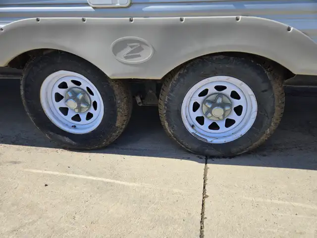 2010 Zinger 27Ft T/A Travel Trailer - Photo 12