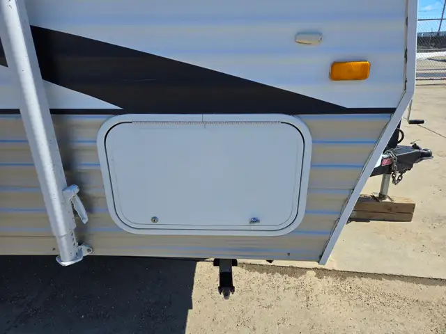 2010 Zinger 27Ft T/A Travel Trailer - Photo 16