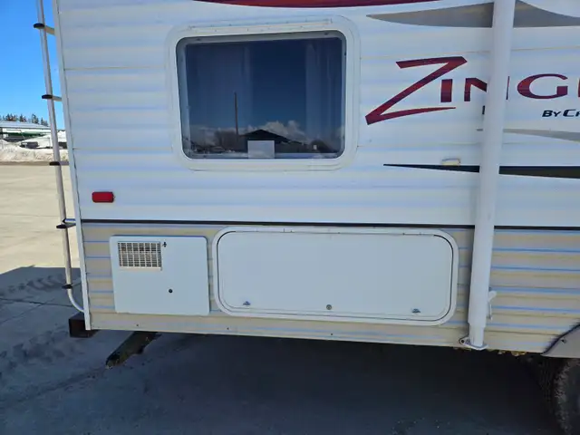2010 Zinger 27Ft T/A Travel Trailer - Photo 18