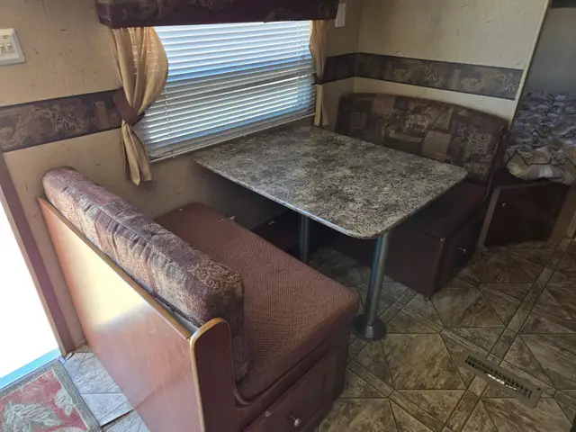 2010 Zinger 27Ft T/A Travel Trailer - Photo 24