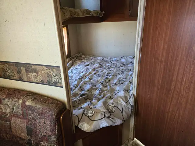 2010 Zinger 27Ft T/A Travel Trailer - Photo 25