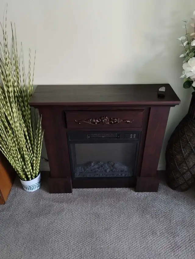 Electric fireplace with mantel. - Photo 2