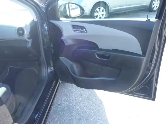 2015 Chevrolet Sonic LT - Photo 11