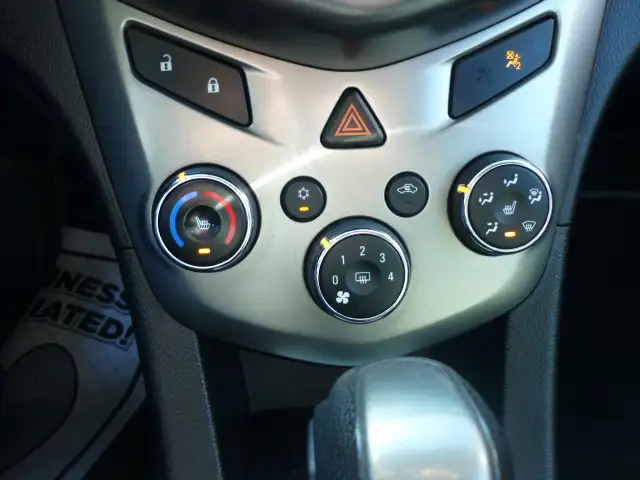 2015 Chevrolet Sonic LT - Photo 17