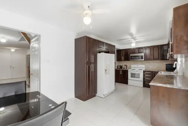 Beautiful  Detached with 3 Bedroom Basement in Brampton - Photo 2