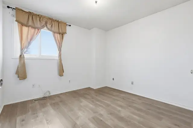 Beautiful  Detached with 3 Bedroom Basement in Brampton - Photo 10