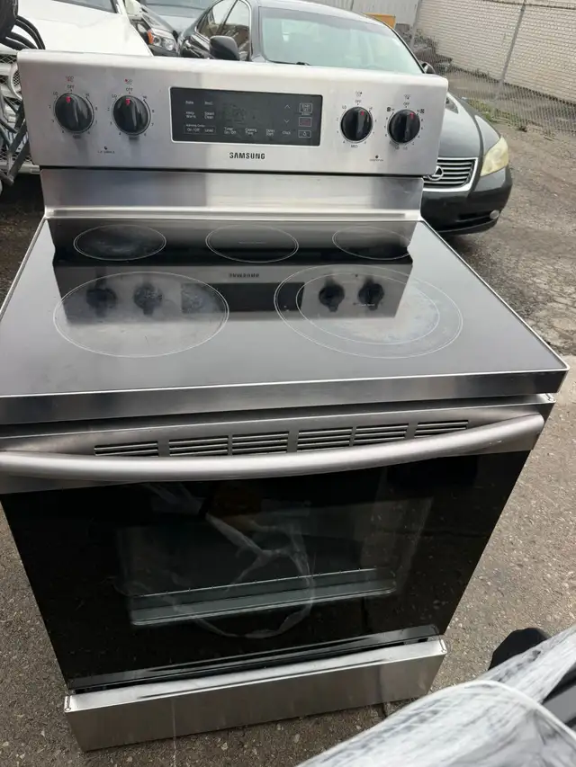 Stove - 30 Samsung - Electric Range - SS - Used. - Photo 2
