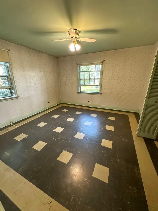 SPACIOUS ROOM FOR RENT IN ETOBICOKE - NEAR LAKESHORE