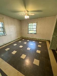 SPACIOUS ROOM FOR RENT IN ETOBICOKE - NEAR LAKESHORE