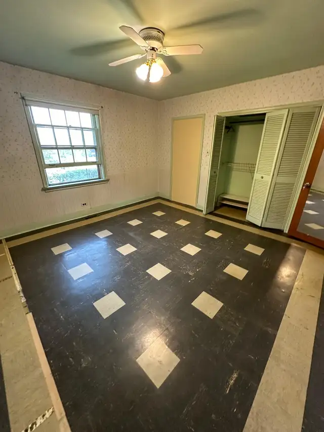 SPACIOUS ROOM FOR RENT IN ETOBICOKE - NEAR LAKESHORE - Photo 2