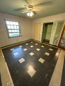 SPACIOUS ROOM FOR RENT IN ETOBICOKE - NEAR LAKESHORE - Photo 2
