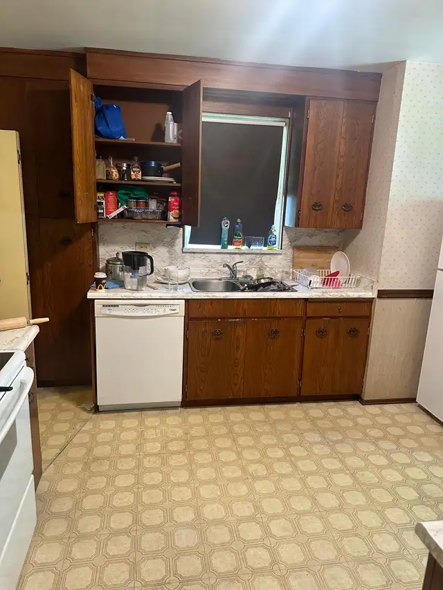 SPACIOUS ROOM FOR RENT IN ETOBICOKE - NEAR LAKESHORE - Photo 3