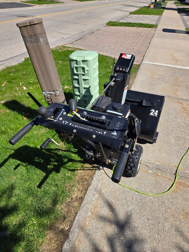 Ariens Sno-Tek 24E 24-inch Two Stage Snow Blower - Photo 3