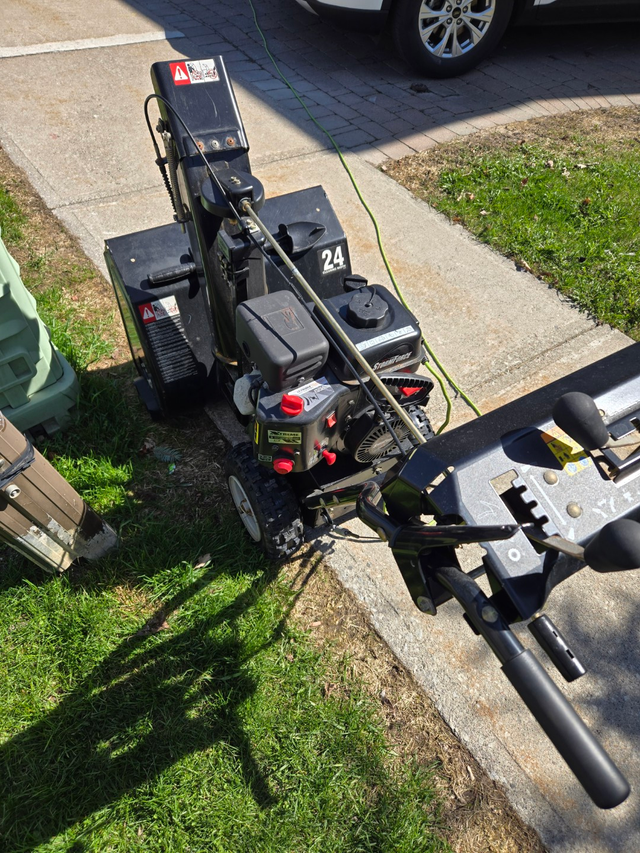 Ariens Sno-Tek 24E 24-inch Two Stage Snow Blower - Photo 4