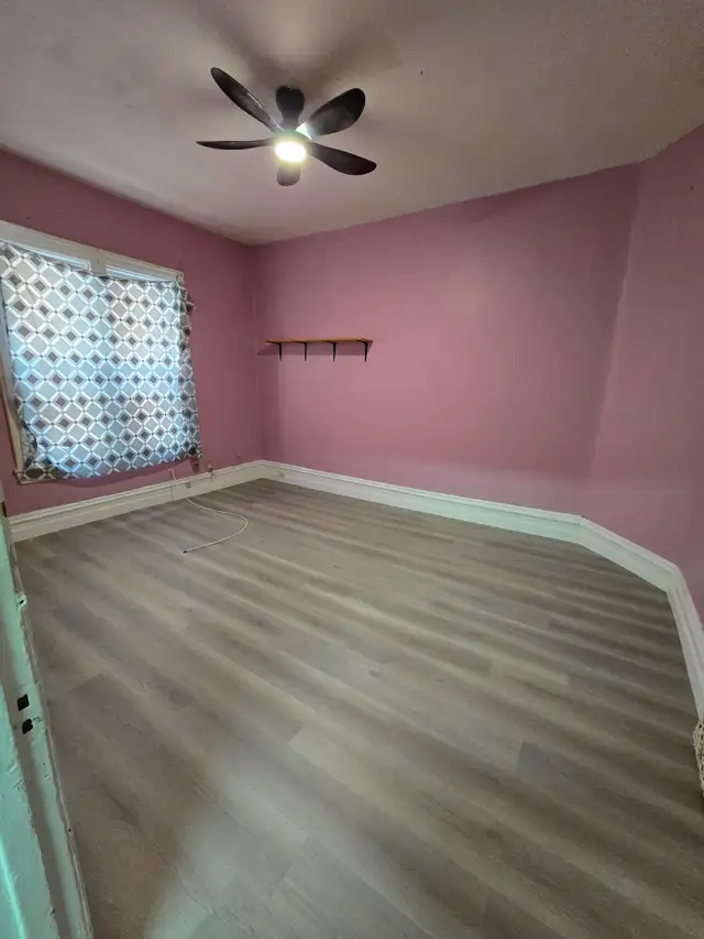 1 bedroom apartment on Selkirk Ave - Photo 2