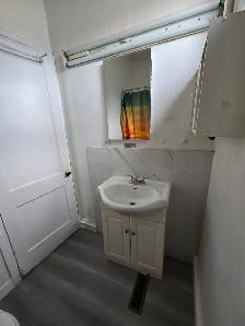 1 bedroom apartment on Selkirk Ave - Photo 5