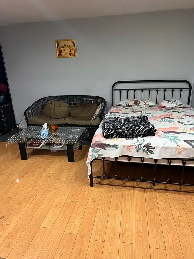 basement room near Sheridan college - Photo 5