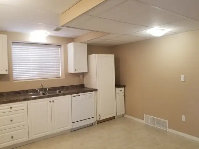 1782 Foxtail Drive-basement suite - Photo 3