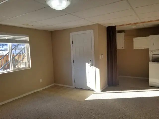 1782 Foxtail Drive-basement suite - Photo 5