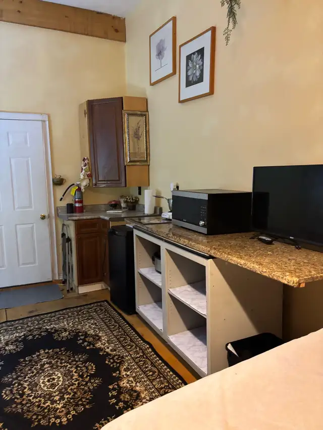 May occupancy, Alliston furnished room $640 inclusive - Photo 2