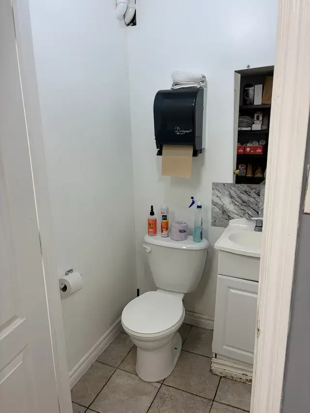 Commercial/Office/ Retail Space - Photo 7