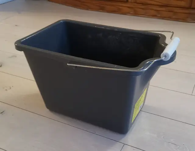 New 14L Plastic Rectangle Pail - Photo 2