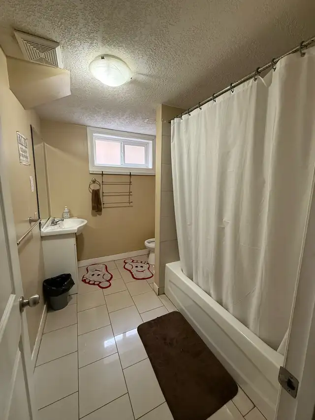 Spacious Room for rent in Forest Hieghts - Photo 6