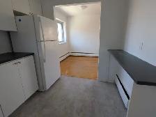 Beau GRAND 4½ LIBRE/CDN/POLY/ HEC/UdeM - Photo 2