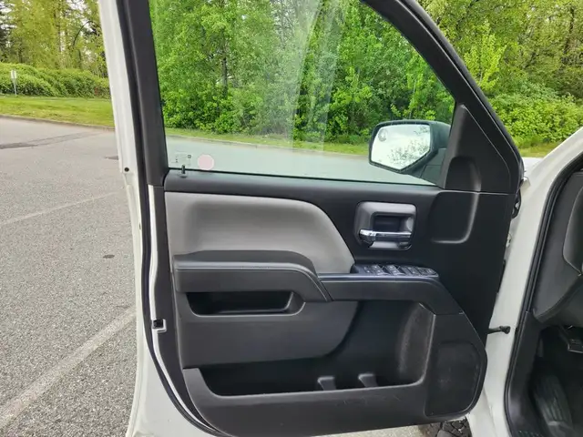 2015 GMC Sierra 2500HD WT - Photo 11